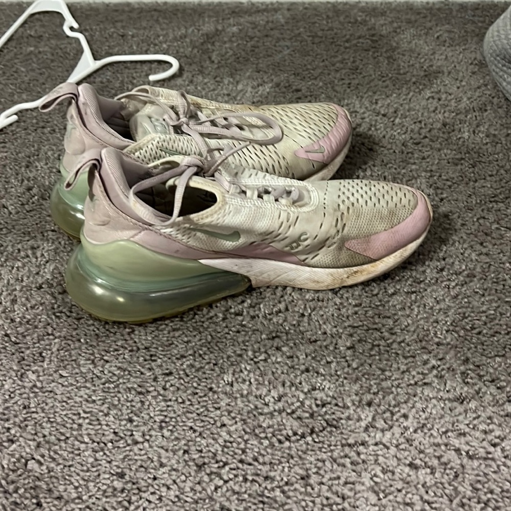 AIR MAX 270